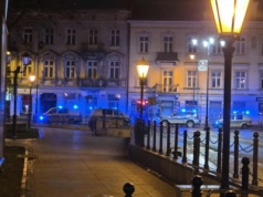 Burzliwa interwencja przy ul. Słowackiego w Piotrkowie. Na miejscu 4 radiowozy