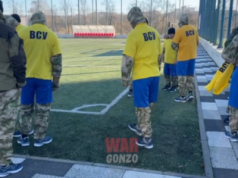 Okupanci zagrali w piłkę nożną z ukraińskimi jeńcami. Aby pokazać jak dobrze ich traktują