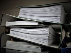 Niszczarka nie jest obowiązkowa. W praktyce to konieczność. To jej brak budzi niepokój