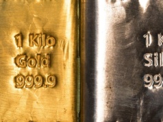 Złoto staniało najmocniej od niemal dwóch miesięcy. Srebro od prawie 5 lat