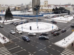 Zjazd z ronda z lewego pasa. Pułapka dla nieuważnych kierowców. Płacą minimum 1000 zł