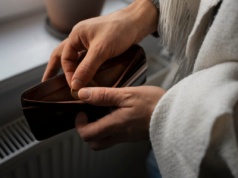 Sondaż dla WP: 43,9 proc. Polaków uważa, że w 2025 r. pogorszyła się ich sytuacja materialna