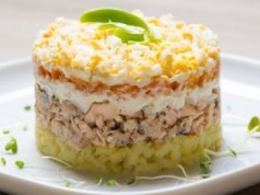 Co roku na sylwestra robię sałatkę mimoza. Znika szybciej niż gyros i jarzynowa