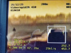 Jechał ponad 252 km/h krajową drogą. Otrzymał rekordowo wysoki mandat