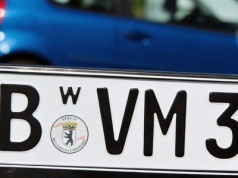 Rzadko spotykany symbol na tablicach to zagwozdka kierowców. Co oznacza i skąd się wziął?