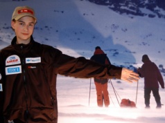 Stracił nogę i przedramię, a jako 15-latek zdobył dwa bieguny. Tak teraz wygląda Jan Mela