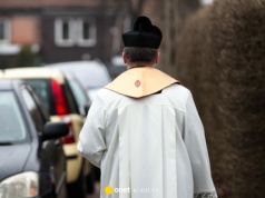 Parafia przygotowała kolędowy savoir-vivre. Co warto wiedzieć przed wizytą księdza?