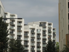 Bierzemy coraz wyższe kredyty na mieszkania. Nie są już też produktem o najwyższym poziomie ryzyka