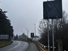 Miasto ostrzega przed niszczeniem kamer i znaków SCT. W tle krakowska grupa „Blade Runners”