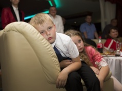 Czy zabierać dzieci na sylwestra? "Ja kiedyś spałam na krzesłach i było dobrze"