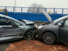 Karambol na wiadukcie. Kamera zarejestrowała serię zdarzeń z udziałem 5 aut