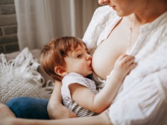 Przerwa na karmienie dziecka piersią przysługuje nawet matce nastolatka