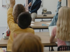 Piątka nie daje szczęścia, trójka rani na lata. Rodzice coraz głośniej pytają, po co nam oceny