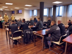 Nowi inspektorzy ochrony przeciwpożarowej gotowi do służby. Szkolenie w CS PSP w Częstochowie dobiegło końca