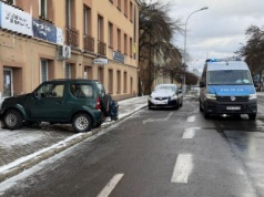 Rzeszów: staranował pieszych na chodniku i uderzył w kamienicę