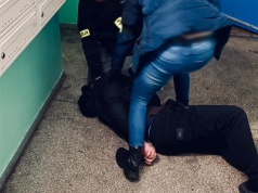 Zatrzymany 17-letni „odbierak”. Oszuści straszyli seniorkę uśpieniem gazem