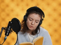 Głos daje zarobić. Audiobooki coraz częściej wygrywają z twardą oprawą