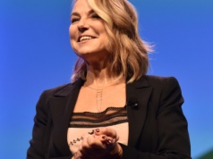 Jak kochać i nie zatracić siebie w związku? Te cytaty Esther Perel nauczą cię o relacjach więcej niż niejeden poradnik