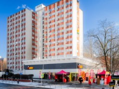 Architektoniczna perła Katowic już po remoncie. Odnowiła ją... Biedronka