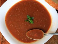 Nasi dziadkowie uwielbiali tę zupę, a my unikamy. Jest pełna kolagenu i doskonała na stawy