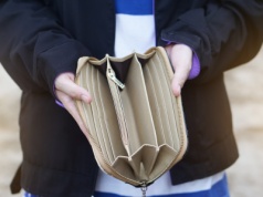 Zadłużenie Polaków się ustabilizowało, ale wielu wciąż nie ma oszczędności