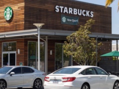 Starbucks zamyka 400 kawiarni i ucieka na przedmieścia