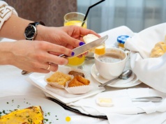 Lekarze mówią wprost o porannych błędach. Jeden zestaw szczególnie szkodzi glukozie