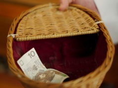 Zaczęła się rewolucja w polskich kościołach. Koniec zbierania na tacę