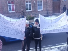 Protest w Gniewkowie. Ludzie stanęli w obronie zwolnionej szefowej MGOPS