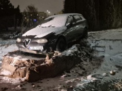 Alfa Romeo blokowała budowę drogi. Ekipa musiała obkopać auto