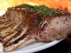 „Mięsny” piątek po uroczystości Świętej Bożej Rodzicielki? Kilku biskupów udzieliło dyspensy