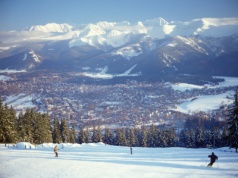 Ferie w Tatrach za 530 PLN ⛰️❄️ Loty do Popradu + noclegi 😍✈