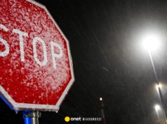 Samorządowcy zorganizują ciepły posiłek dla kierowców, którzy utknęli na S7