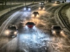 Atak zimy na północy Polski. Na S7 utknęło kilkaset aut