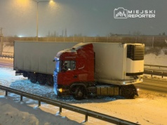 Śnieżyca w Warszawie. TIR’y “łamały się jak zapałki” w wielu miejscach na drogach