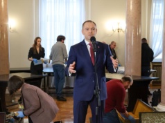 Tęsknię za jednoznacznością i prostymi słowami. Sama się sobie dziwię