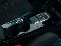 Europejski bestseller za 78 100 zł z hybrydą i automatem. W standardzie reflektory LED oraz podgrzewane fotele