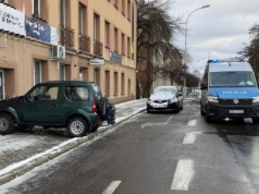 Najpierw huk, potem dramat na chodniku. Kobieta i 13-latka nie miały szans na ucieczkę
