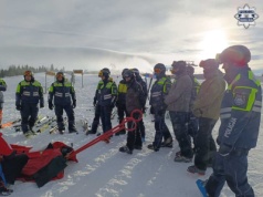 Policjanci na stokach w Beskidach. Trwa sezonowe dbanie o bezpieczeństwo narciarzy