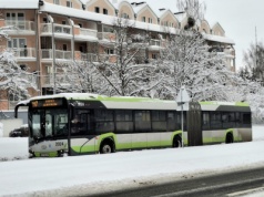 Ekstremalne opady śniegu paraliżują Olsztyn. Miasto apeluje: zostawcie auta w domu, dziś brak kontroli biletów