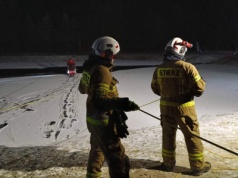 Zarwał się lód. Nie żyje dziecko. Matka walczy o życie (REGION)