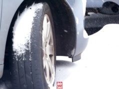 Obowiązku nie ma, ale... czy za jazdę na letnich oponach zimą nic nie grozi? Nie do końca