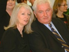 Dwukrotnie próbował się z nią rozwieść. Zmarł w rocznicę ślubu