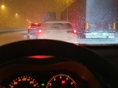 Stałem w korku na S7 podczas śnieżycy. Uratował mnie zjazd, ale na służby jestem wściekły