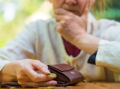 Seniorzy w Lublińcu, Kochanowicach i Zabrzegu stracili ponad 170 tys. zł w oszustwach „na policjanta”