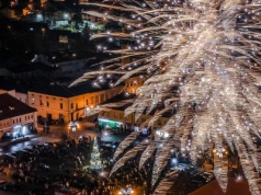 Sylwester w centrum Wielunia. Muzyka, życzenia i pokaz fajerwerków na placu Legionów