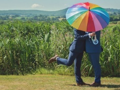 „GW”: prezydenci m.in. Krakowa, Warszawy i Wrocławia chcą legalizować „małżeństwa” jednopłciowe