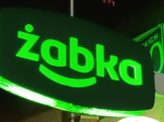 Żabka robi "Sylwester de Żabeiro". Produkty w promocji za 1 zł