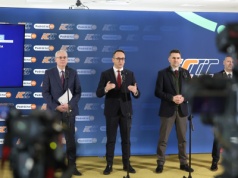 Klimczak o „kolejowym dnie” polityków PiS