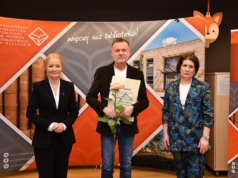Miejska Biblioteka Publiczna w Ostrowcu z nagrodą 'Biblioteki Roku 2024′ województwa świętokrzyskiego